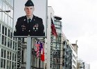 03-american-side-checkpoint-charlie.JPG